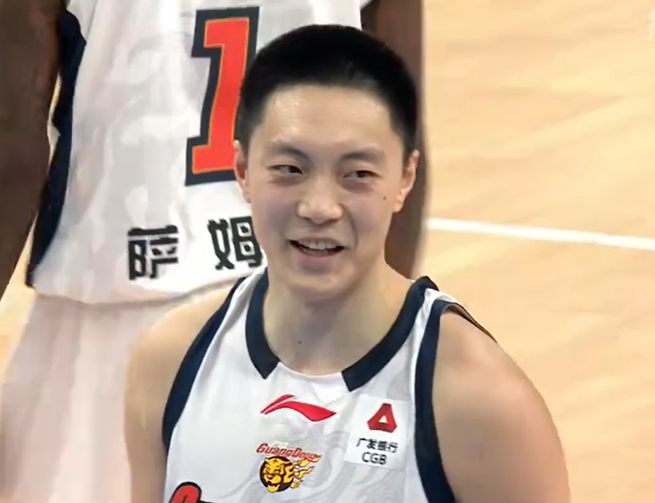 输给上海40分!揪出3大“废柴”,坑惨了广东队
